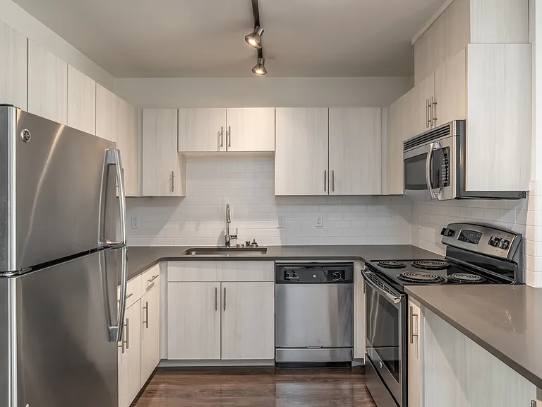 Greenwood Place Apartments — Photo 29