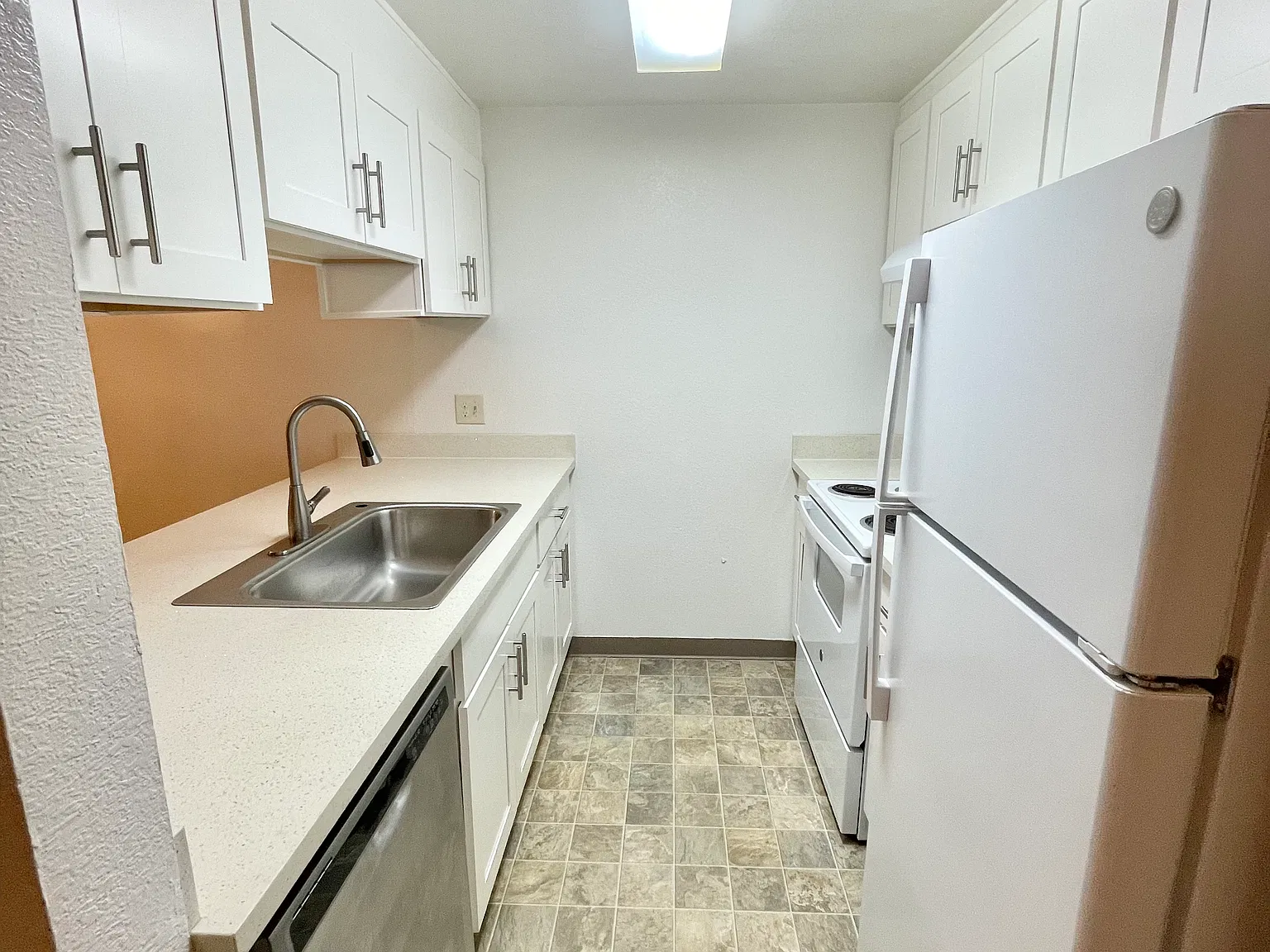 2 bed, 1.5 bath, 850 sqft, $1,550 — Photo 3