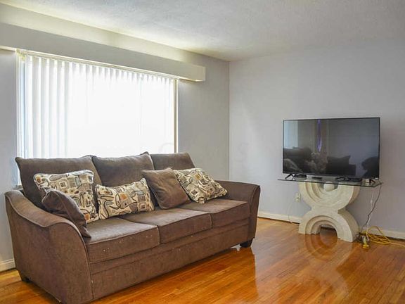 4th image of 1502 Garywood Ave