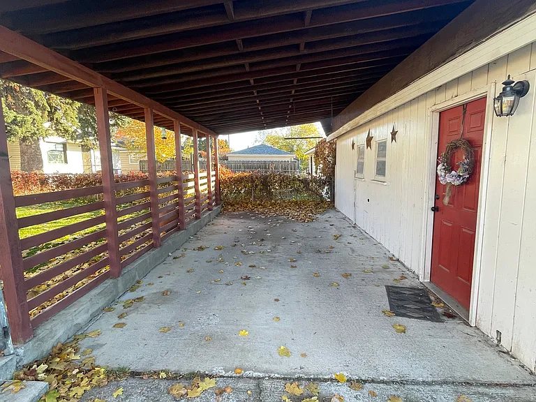 1634 E Glass Ave — Photo 3