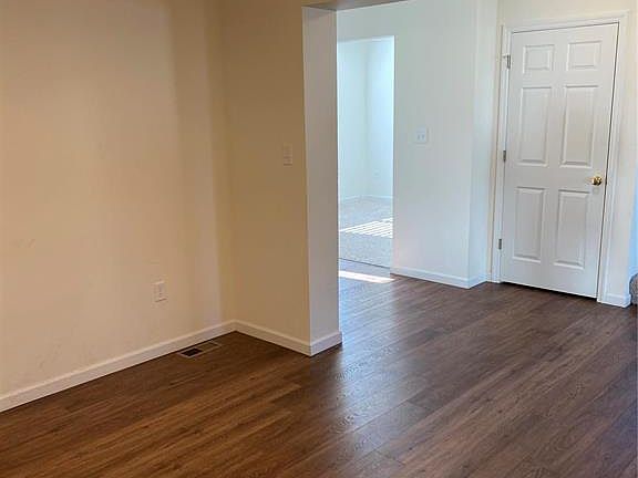 3rd image of 518 Golden Leaf Cir