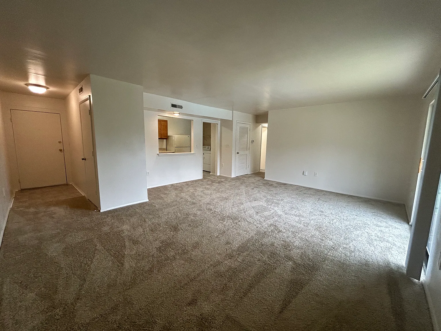 County Green Apartments — Photo 2