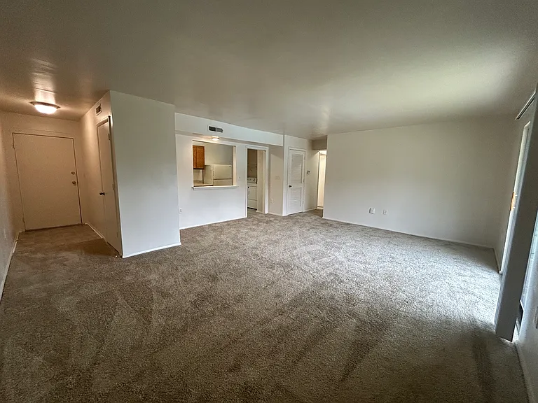 County Green Apartments — Photo 2