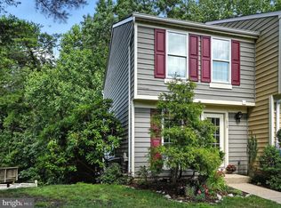 1653 Fieldthorn Dr, Reston, VA 20194