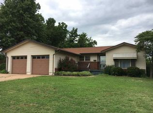 617 Noble St, Perry, OK 73077