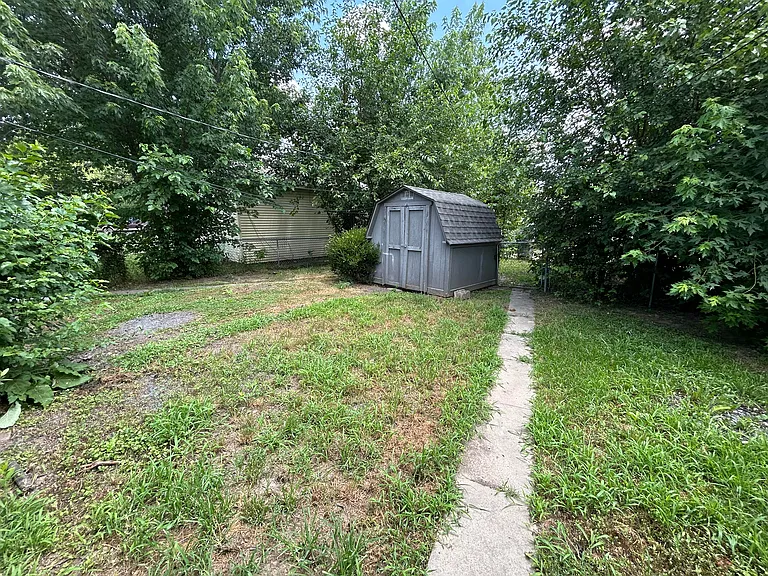 821 N Bradley Ave — Photo 20