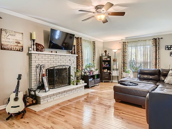 3rd image of 3419 Woodland Ct