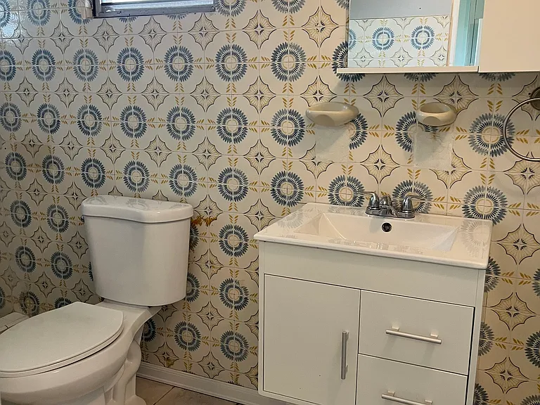 2713 Calle 8 — Photo 29