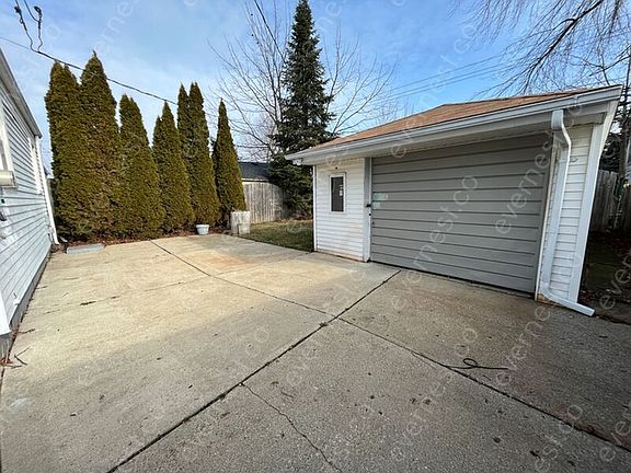 4th image of 20762 La Salle Blvd