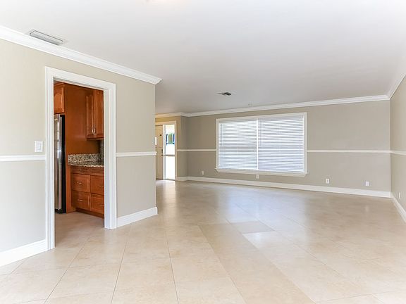 4th image of 10410 NW 40th Pl