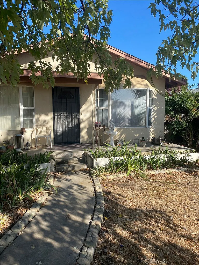 2076 Hudson Ave photo 1