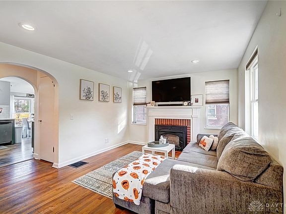 5th image of 6348 Cambridge Ave