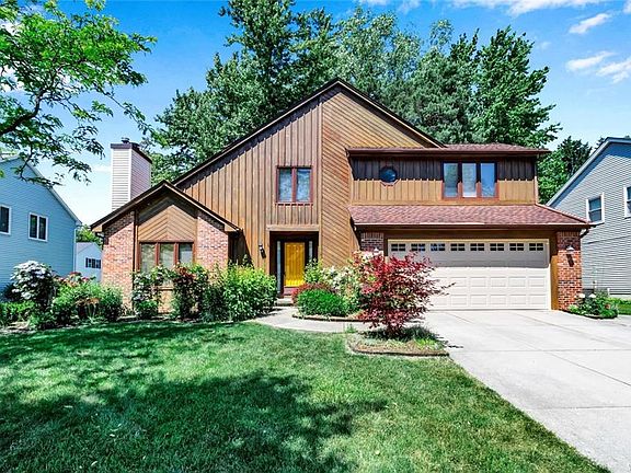 2nd image of 34 Silver Thorne Dr