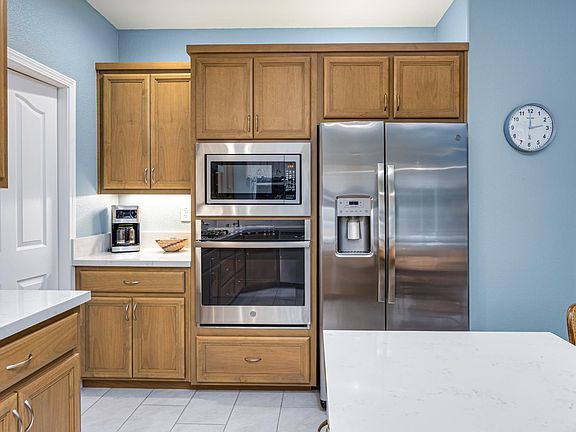 5th image of 7034 Ara Ln