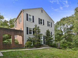 1069 Temple Ct, Sterling, VA 20164