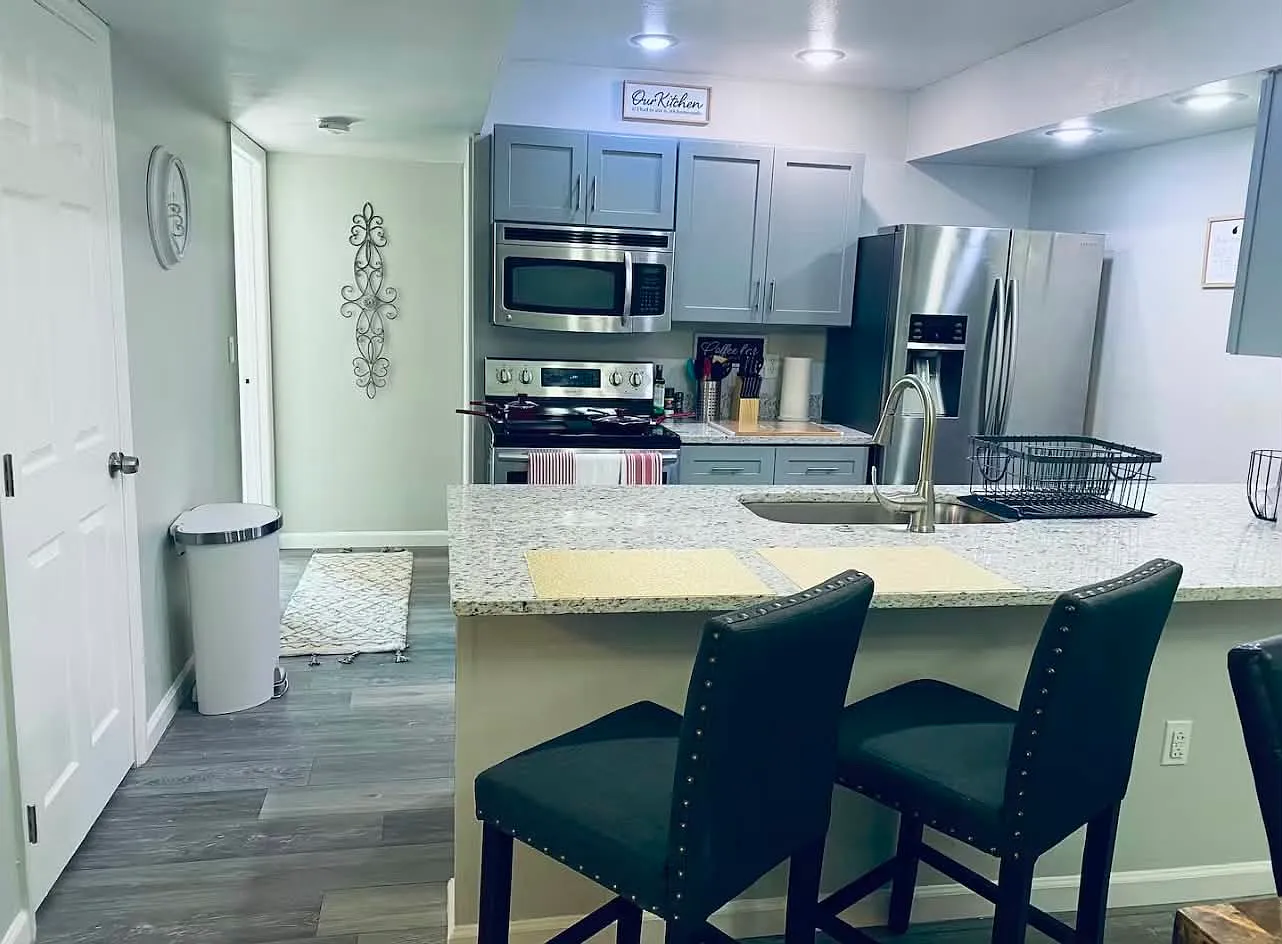 3 bed, 1291 sqft, $1,999 — Photo 3