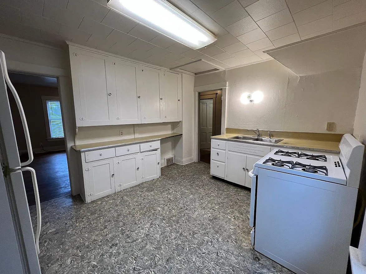 1 bed, 780 sqft, $695 — Photo 2