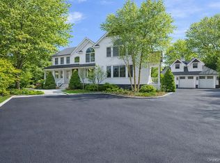 15 Carter Rd, Hampton Bays, NY 11946