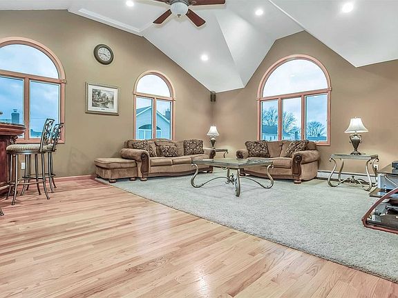 4th image of 859 Maloon Ave