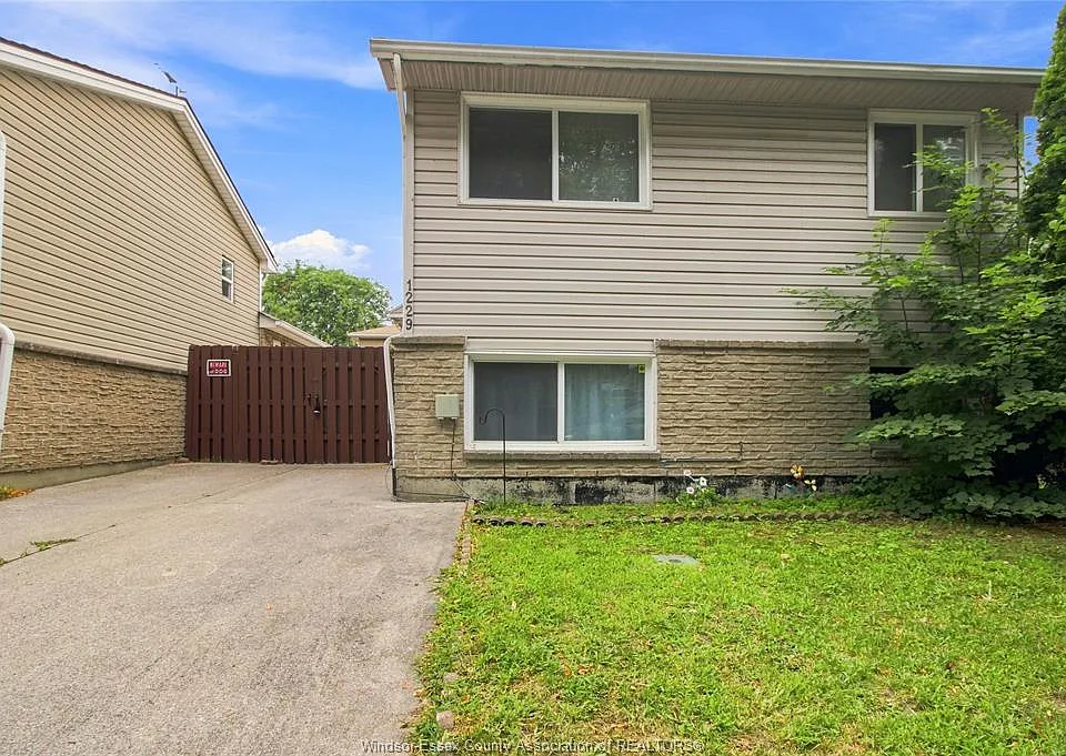 1229 Arncliffe Place