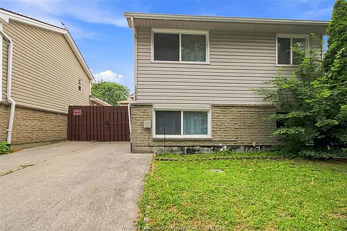 1229 Arncliffe Place Photo 1