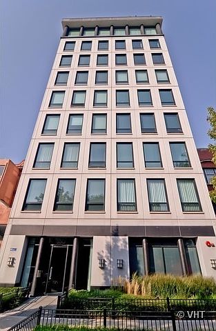 1st image of 550 W Wellington Ave APT 2W