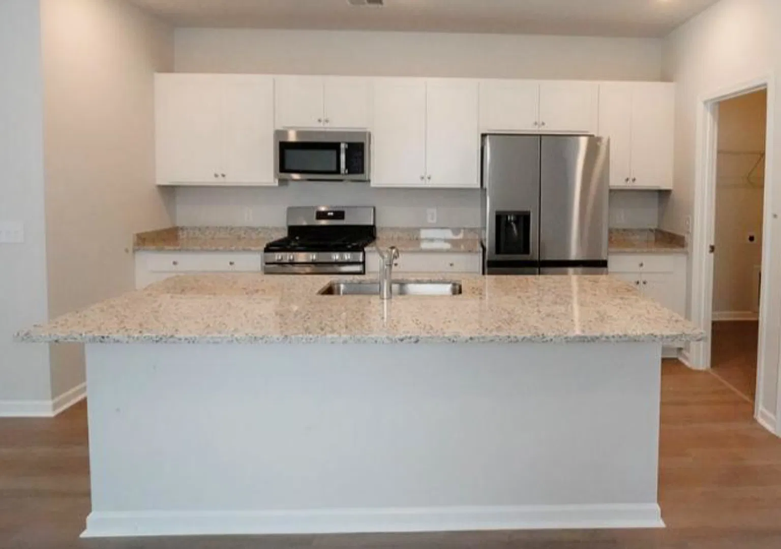 Beautiful 5BR Rincon Home with Open Floorplan & Loft Space — Photo 4