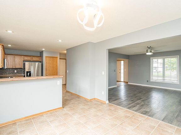 5th image of 406 Tailfeather Ct NW