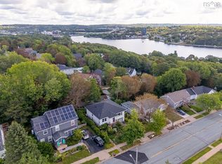 24 Crichton Park Rd, Dartmouth, NS B3A2N8
