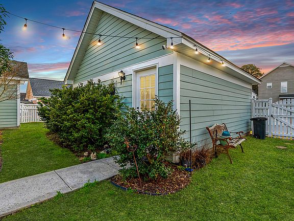 5th image of 302 Hydrangea St