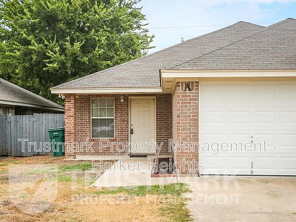 2nd image of 929 Pinewood Dr Unit A