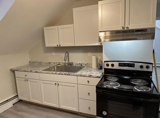 161 Mendon Ave FLOOR 2, Pawtucket, RI 02861