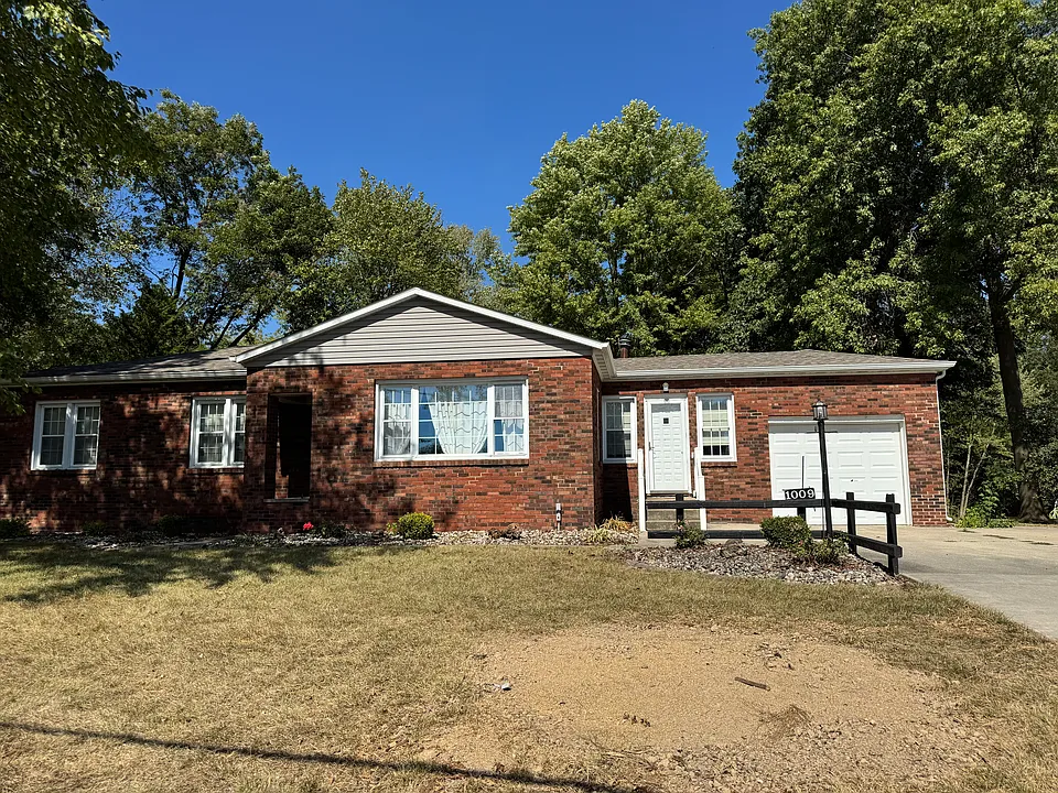 1009 Carlyle Rd