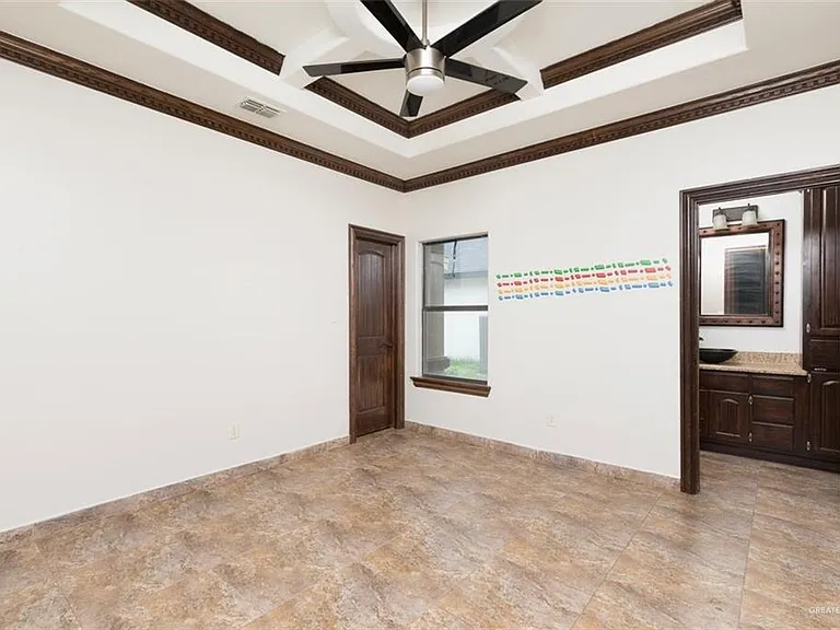 208 Thornwood Loop — Photo 12