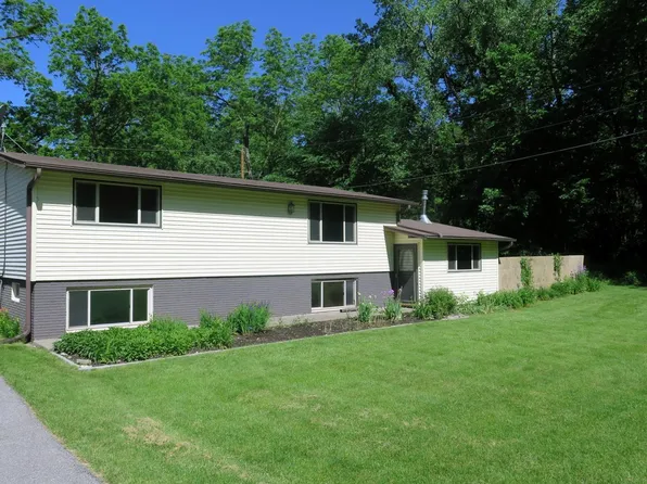 2727 College Dr, Decorah, IA 52101