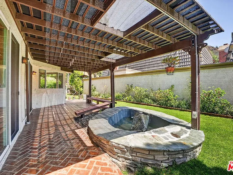 1288 Calle De Sevilla — Photo 28
