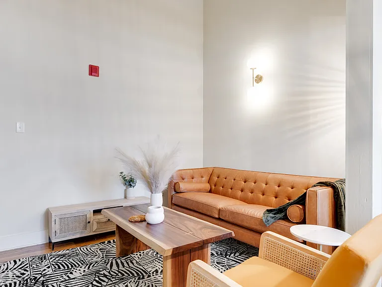 Mortons Apartments — Photo 9