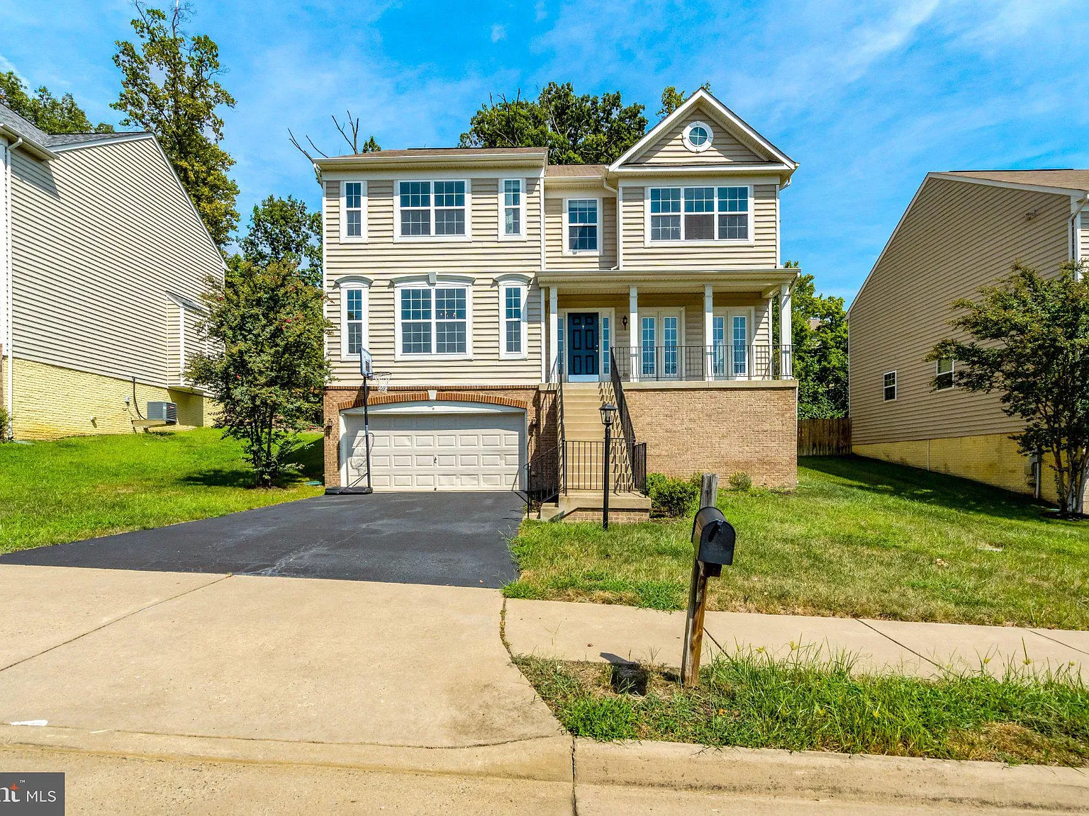 5 bed, 3.5 bath, 3953 sqft, $3,999 — Photo 1