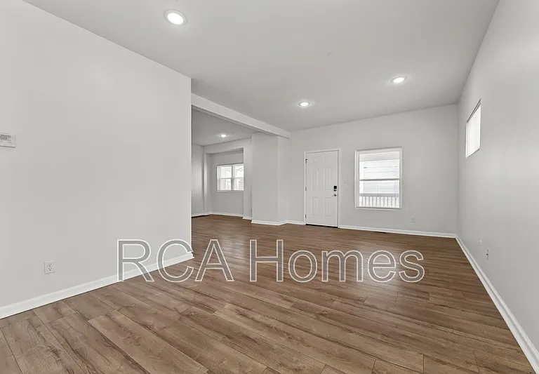 603 N Sherman Dr — Photo 5