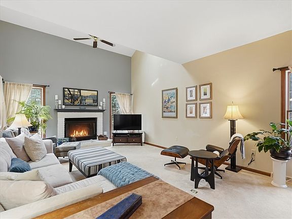 5th image of 452 Tyburn Dr
