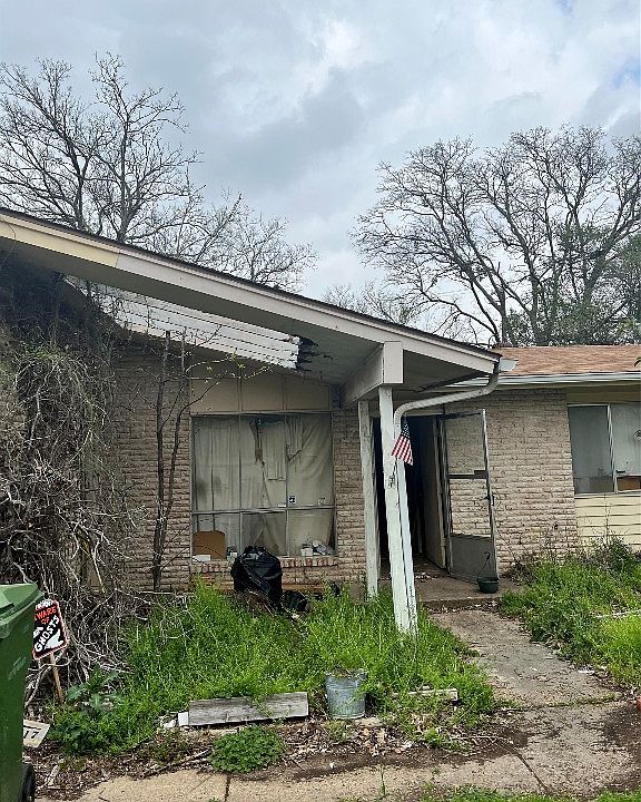 1st image of 4217 Pineridge Dr