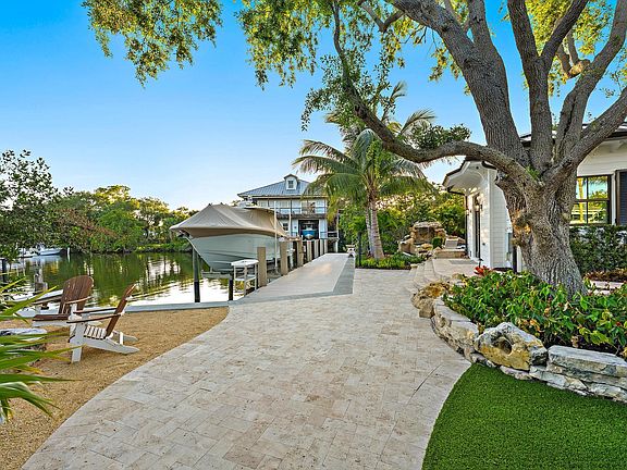 4th image of 942 Pompano Drive