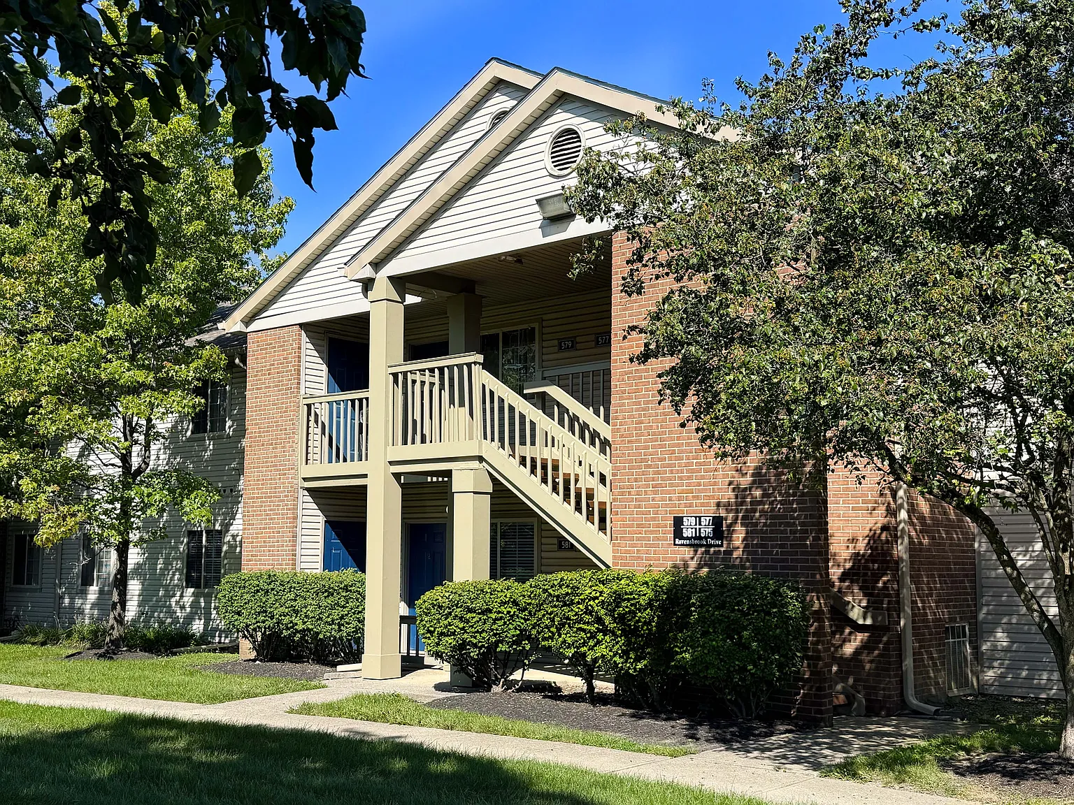 Eagle Crest Apartments — Photo 1
