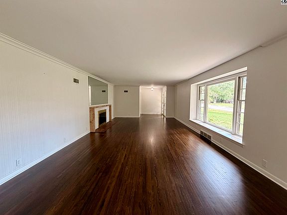 4th image of 211 Hyde Park Dr