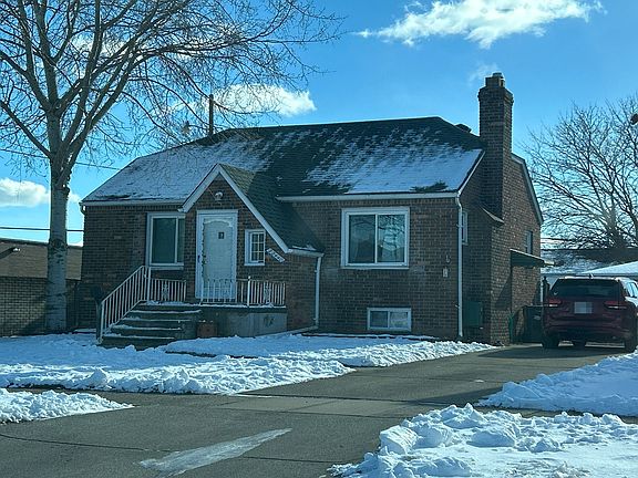 2nd image of 22440 Revere St