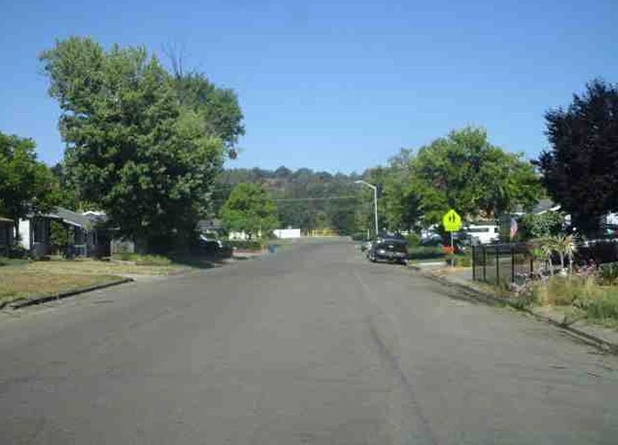 Exterior Neighborhood (street photo)