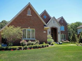 3137 Royal Berkshire Ln, Oakland, MI 48363