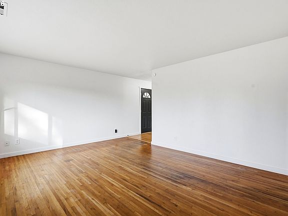 5th image of 12731 NE Clackamas St