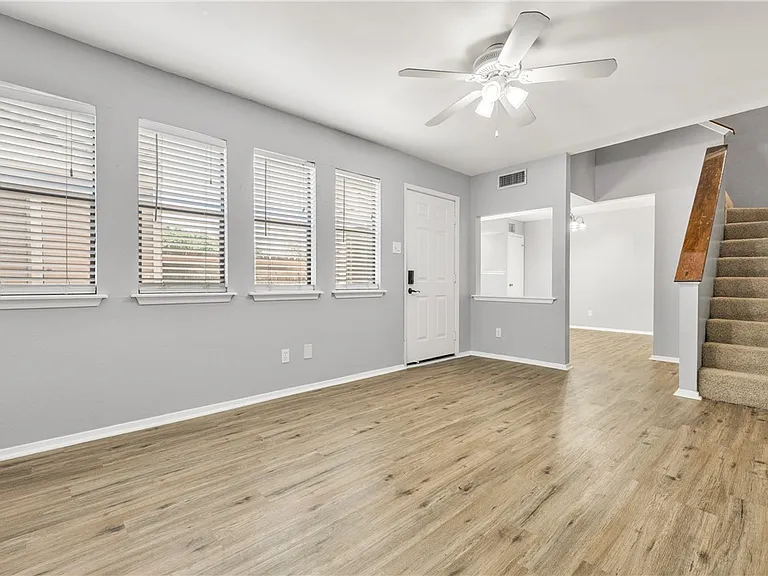 2101 Barak Ln #17 — Photo 5