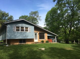 910 Black Partridge Rd, McHenry, IL 60051